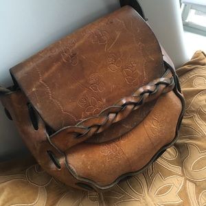 Vintage leather shoulder bag